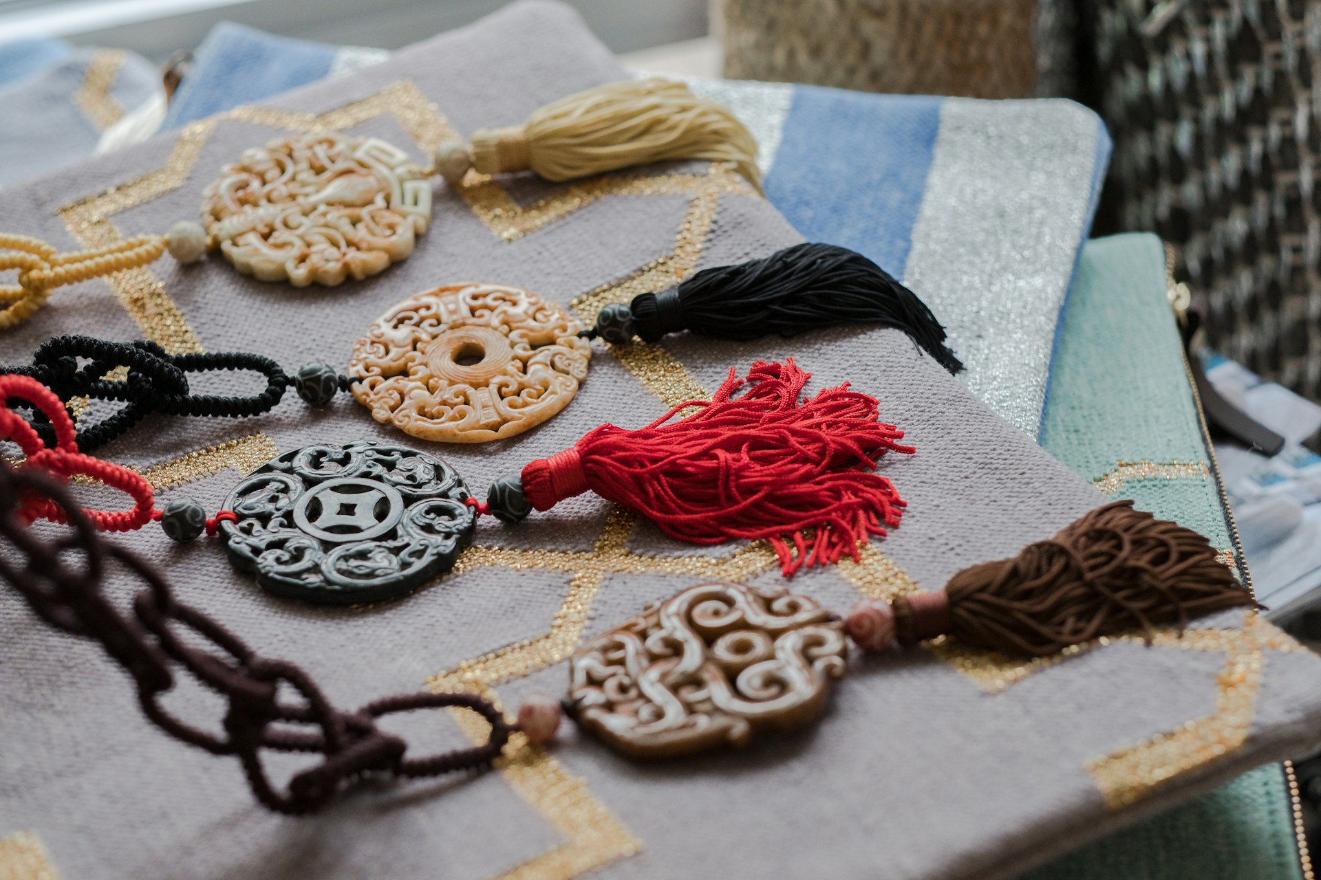 Empowering Communities: Discover Handmade Accessories That Support Local Artisans